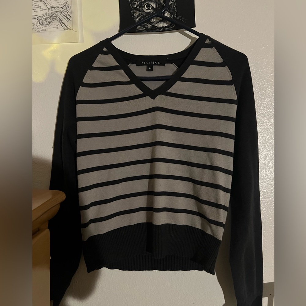 Cute grey with black stripes long sleeve 🌬️🤍🖤 .